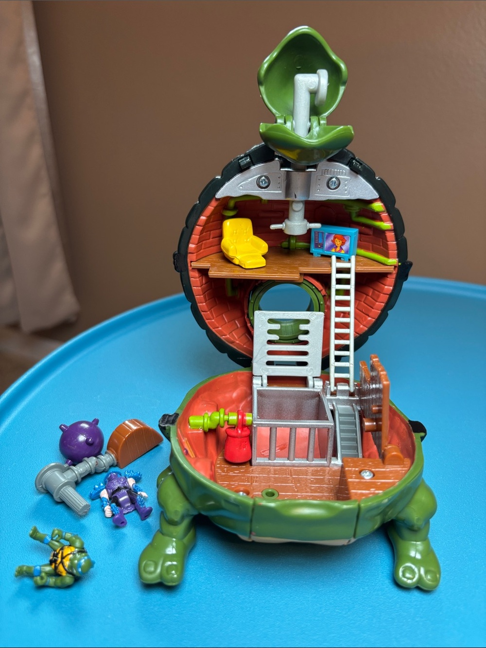 1994 Playmates Teenage Mutant Ninja Turtles Mini Mutants Leonardo Sewer Playset